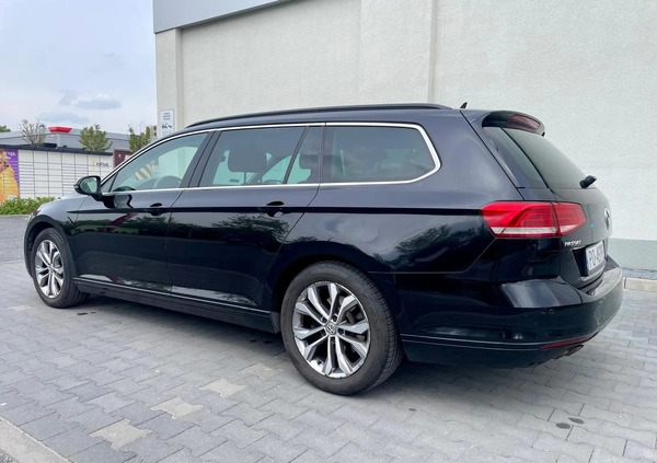 Volkswagen Passat cena 63900 przebieg: 111847, rok produkcji 2016 z Poznań małe 407